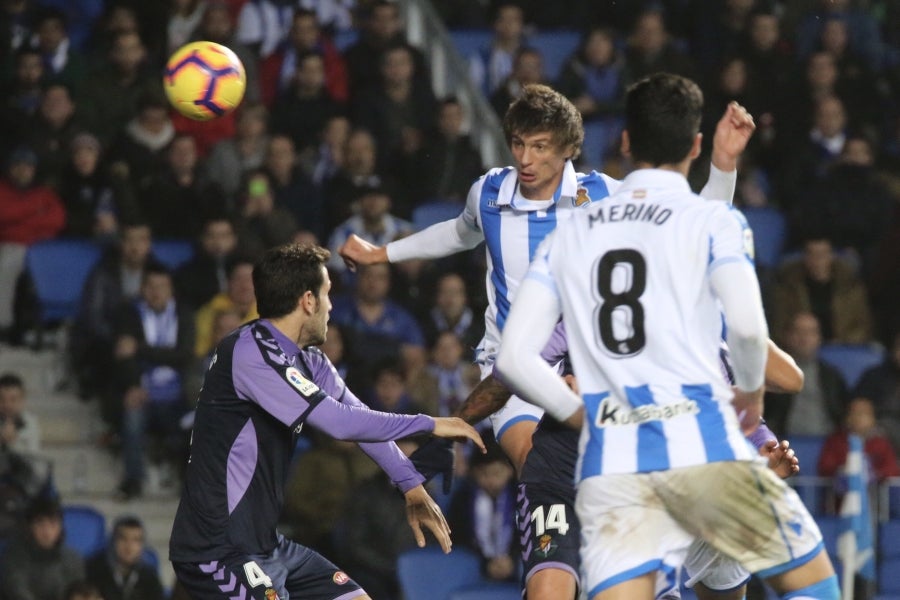 Los txuri-urdin se volcaron contra la portería rival sin ser capaces de materializar las numerosas ocasiones de gol (1-2). 