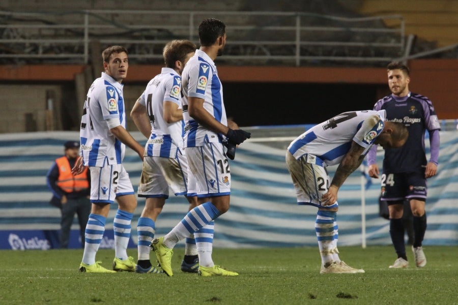 Los txuri-urdin se volcaron contra la portería rival sin ser capaces de materializar las numerosas ocasiones de gol (1-2). 