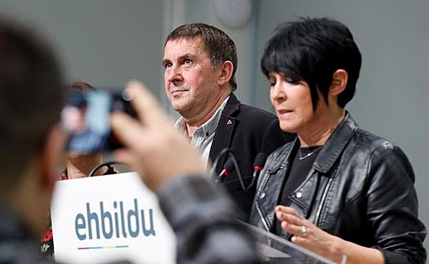 Arnaldo Otegi, en la rueda de prensa de este jueves en San Sebastián. 