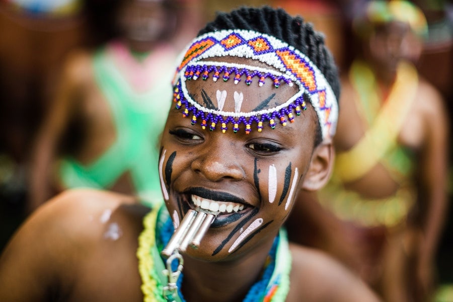 El Festival Cultural de Indoni, en Durban, África, recupera las tradicionales indígenas de las diferentes provincias a fin de reivindicar la unidad y diversidad local del país.