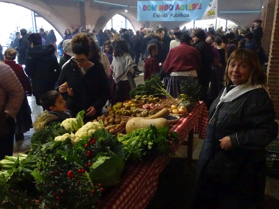 Distintas localidades de Gipuzkoa celebran, antes que Donostia, la festividad de Santo Tomás. Así, los vecinos de Lezo, Errenteria y Legazpi aprovechan el fin de semana para comer los tradicionales pintxos de txistorra. 