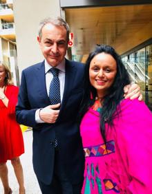 Imagen secundaria 2 - La originalidad marca la cocina de Najat, que aparece junto al expresidente del Gobierno José Luis Rodríguez Zapatero. 