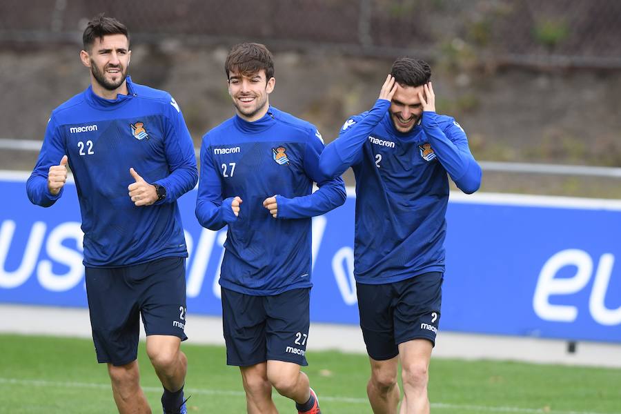 La Rea Sociedad se ha ejercitado en Zubieta con la mejor de las noticias. Luca Sangalli se ejercita con sus compañeros por primera vez desde que el 31 se octubre sufriera un ictus. Además de con la novedad del donostiarra, Garitano cuenta en el entrenamiento con los canteranos Le Normand, Barrenetxea, Lapeña, Muñoz, Pecharroman y Sola.