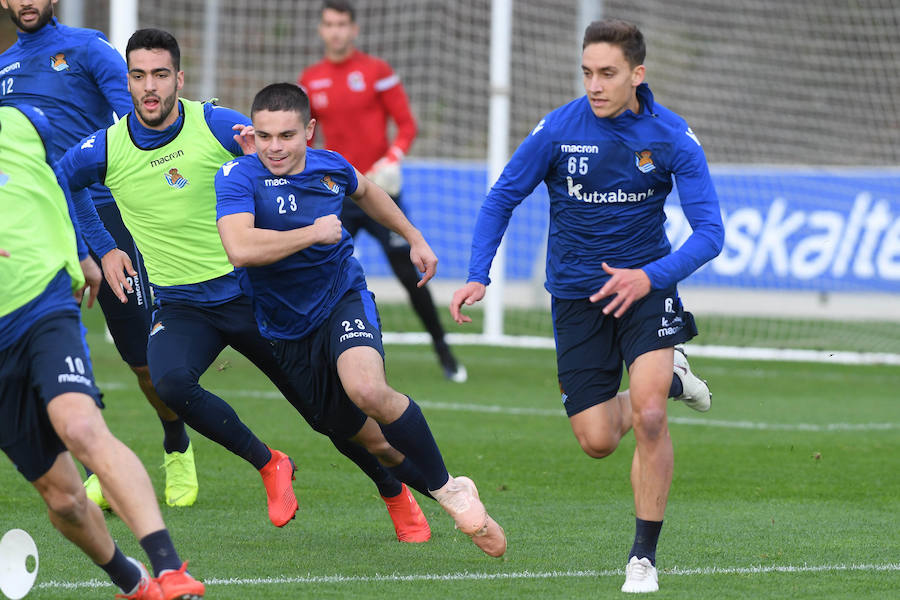 La Rea Sociedad se ha ejercitado en Zubieta con la mejor de las noticias. Luca Sangalli se ejercita con sus compañeros por primera vez desde que el 31 se octubre sufriera un ictus. Además de con la novedad del donostiarra, Garitano cuenta en el entrenamiento con los canteranos Le Normand, Barrenetxea, Lapeña, Muñoz, Pecharroman y Sola.