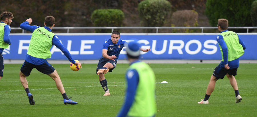 La Rea Sociedad se ha ejercitado en Zubieta con la mejor de las noticias. Luca Sangalli se ejercita con sus compañeros por primera vez desde que el 31 se octubre sufriera un ictus. Además de con la novedad del donostiarra, Garitano cuenta en el entrenamiento con los canteranos Le Normand, Barrenetxea, Lapeña, Muñoz, Pecharroman y Sola.