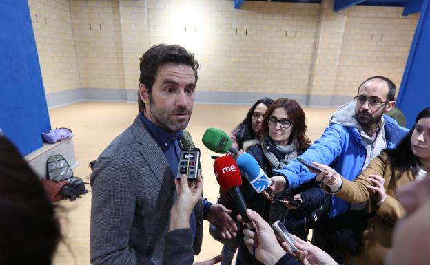 Borja Sëmper, en su visita al colegio Presentación de María, en San Sebastián