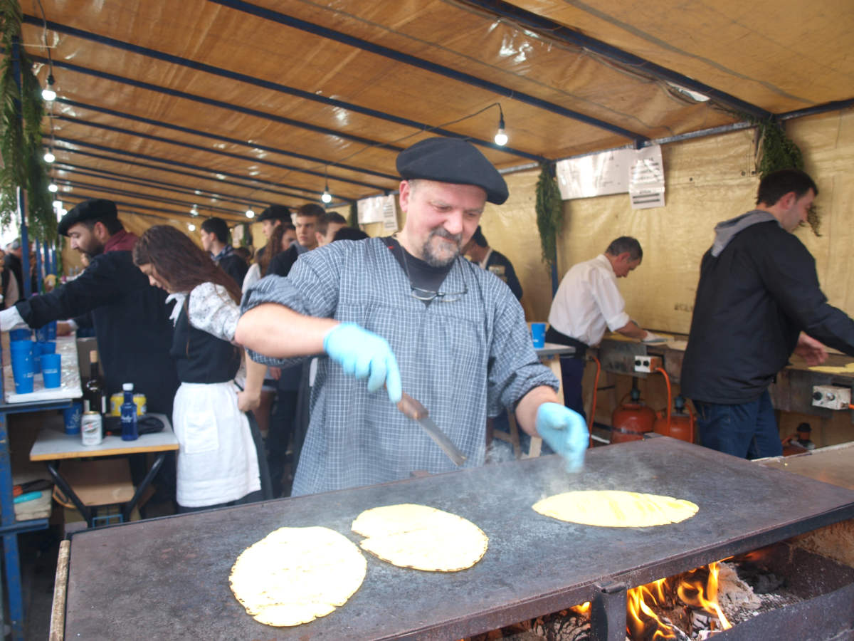 Fotos: Talos, txistorra y sidra se adueñan de Azpeitia