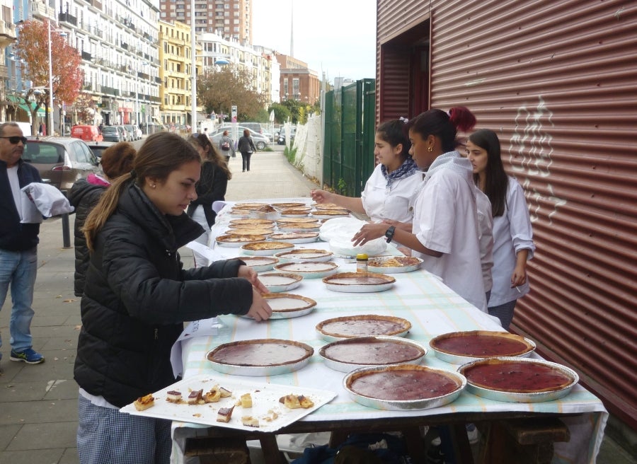 El carbonero anuncia, de este modo, su llegada con antelación gracias a una iniciativa puesta en marcha por el colegio público Karmengo Ama, que también ha planeado festejar su particular Santo Tomás en el patio de recreo y, lo más importante, en familia.