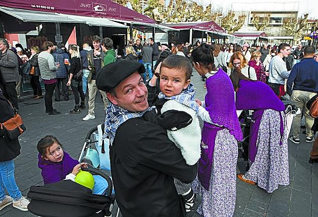 El buen tiempo ayudó a que irundarras de todas las edades disfrutaran de Santo Tomás.