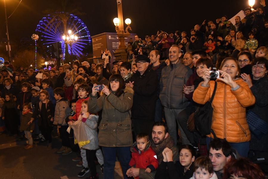 Mari Domingi y Olentzero han recibido las cartas de los más pequeños