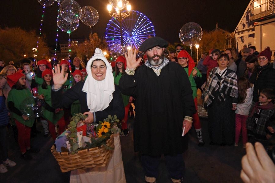 Mari Domingi y Olentzero han recibido las cartas de los más pequeños