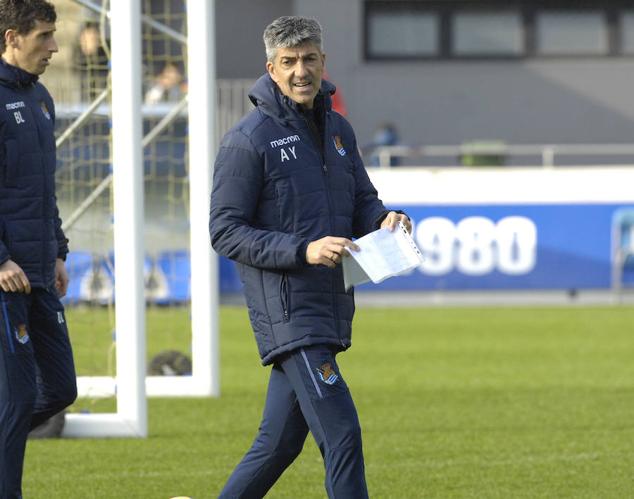 La Real Sociedad tiene hoy una doble sesión de entrenamiento a las ordenes de Imanol Alguacil en el que lo más destacado del primer entrenamiento ha sido la mala noticia de la lesión de Moya en la sesión matinal. A las 17:00 realizaran la segunda sesión.