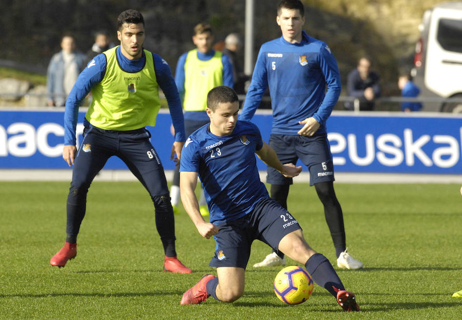 La Real Sociedad tiene hoy una doble sesión de entrenamiento a las ordenes de Imanol Alguacil en el que lo más destacado del primer entrenamiento ha sido la mala noticia de la lesión de Moya en la sesión matinal. A las 17:00 realizaran la segunda sesión.