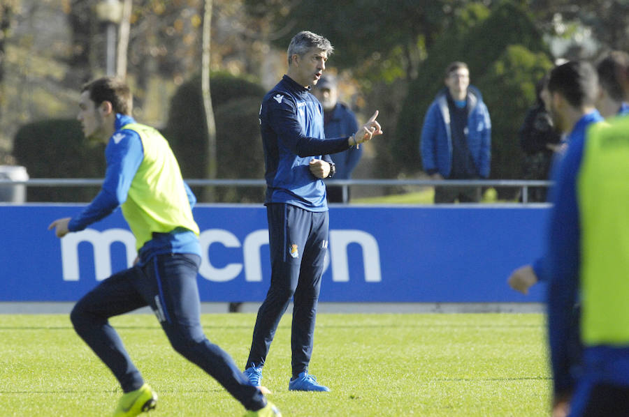 La Real Sociedad tiene hoy una doble sesión de entrenamiento a las ordenes de Imanol Alguacil en el que lo más destacado del primer entrenamiento ha sido la mala noticia de la lesión de Moya en la sesión matinal. A las 17:00 realizaran la segunda sesión.