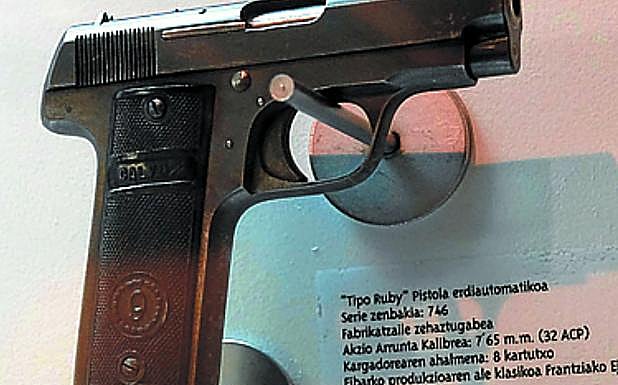 Pistola Ruby, en el Museo de la Industria Armera.