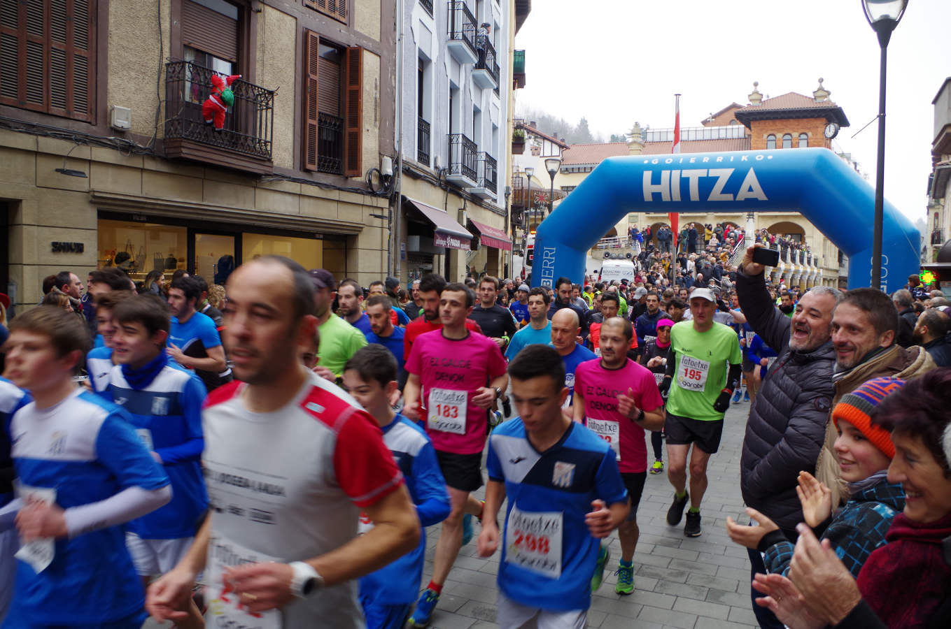 La alavesa Elena Loyo y el marroquí Mustapha El Aziz ganan la San Silvestre de Beasain