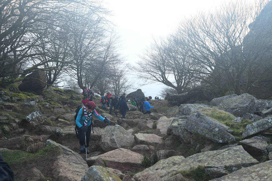 Los mendizales guipuzcoanos no dudaron en madrugar para estrenar el nuevo año visitando las cimas de nuestros montes