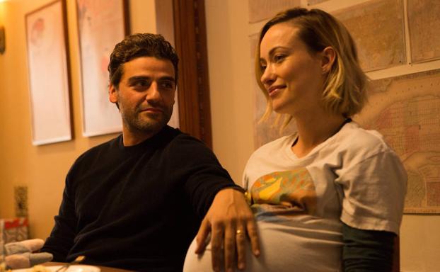 Oscar Isaac y Olivia Wilde en el drama coral 'Como la vida misma'.