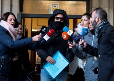 Imagen secundaria 1 - Los miembros de 'La Manada' condenados Antonio Manuel Guerrero, Ángel Boza y Alfonso Jesús Cabezuelo, este viernes en los juzgados de Sevilla