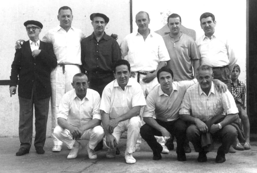 Miguel Gallastegi fue campeón manomanista en tres ocasiones, en 1948, 1950 y 1951 y marcó una época dentro de la pelota a mano.