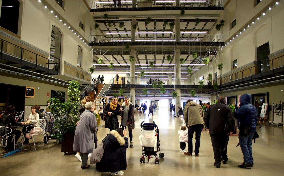 Bajo el paraguas de Tabakalera