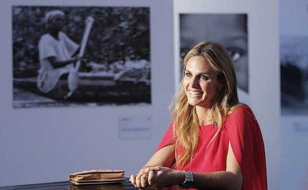 Genoveva Casanova durante la presentación de su exposición No Blink. 