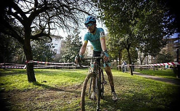 Vídeo: El tremendo golpe que se han dado los hermanos Izagirre.