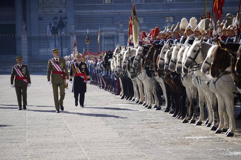 Los Reyes de España, Felipe VI y doña Letizia, presidieron la tradicional Pascua Militar junto a los ministros de Defensa y del Interior, Margarita Robles y Fernando Grande-Marlaska