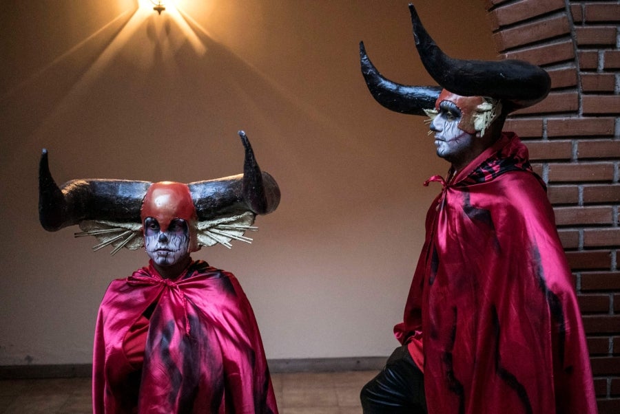 En Riosucio, Colombia, se celebra el Carnaval de los Diablos, una tradición que remonta al siglo XIX. En este caso el Diblo representa la unión entre nativos, españoles y esclavos de antaño.