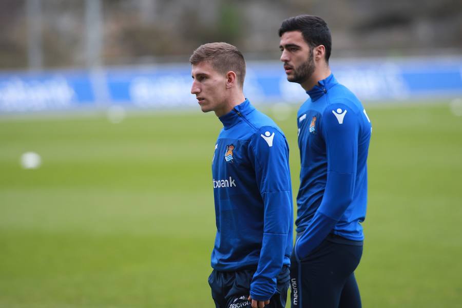 Los titulares ayer en Madrid han hecho trabajo de recuperación bajo techo y los que no salieron de inicio y no fueron convocados se han entrenado a buen nivel en el campo principal, jaleados todos por los escolares presentes en la grada. 