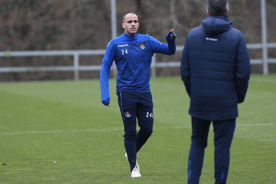 Los titulares ayer en Madrid han hecho trabajo de recuperación bajo techo y los que no salieron de inicio y no fueron convocados se han entrenado a buen nivel en el campo principal, jaleados todos por los escolares presentes en la grada. 