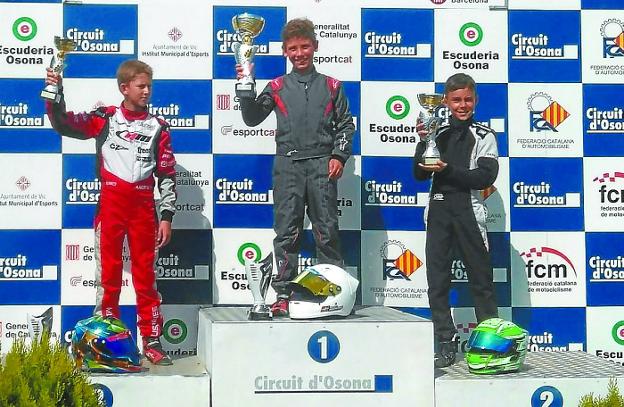 Mikel Merino en lo más alto del podio en la prueba celebrada en el circuito D´Osona (Vic). 