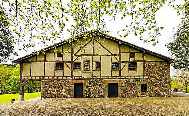 Vista exterior del caserío, que mantendrá su aspecto tal y como Chillida lo concibió.