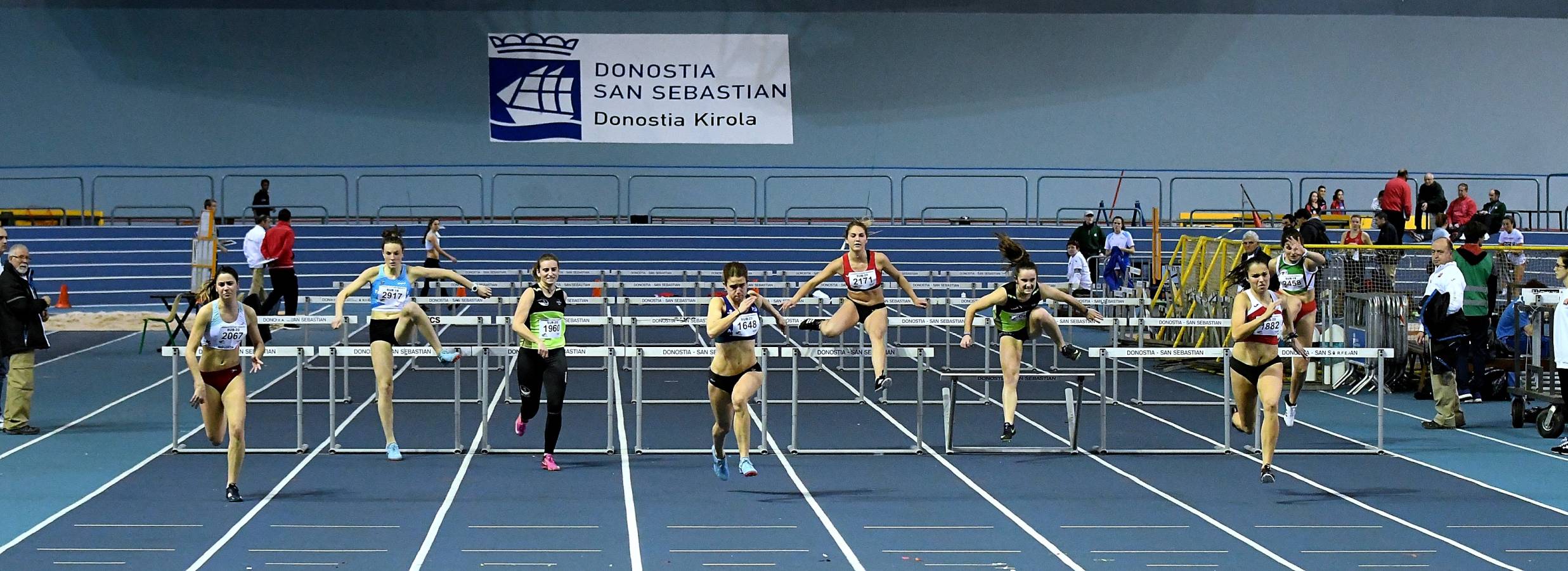 La atleta irundarra se ha impuesto en la final de los 60 metros vallas del Campeonato de Gipuzkoa absoluto disputado en el velódromo de Anoeta. 