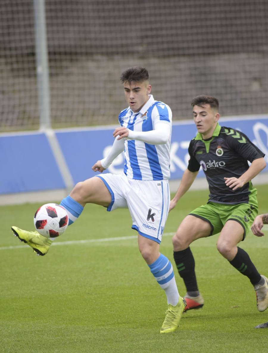 El filial de la Real Sociedad ha caído en Zubieta frente al conjunto cántabro, líder del grupo 2 de Segunda B. 