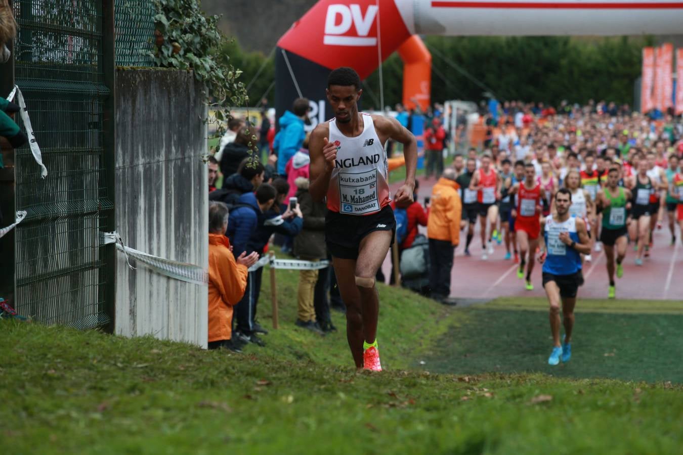 Cerca de mil participantes de diferentes categorías han disfrutado del Cross Juan Muguerza de Elgoibar, una de las mejores pruebas del mundo de campo a través
