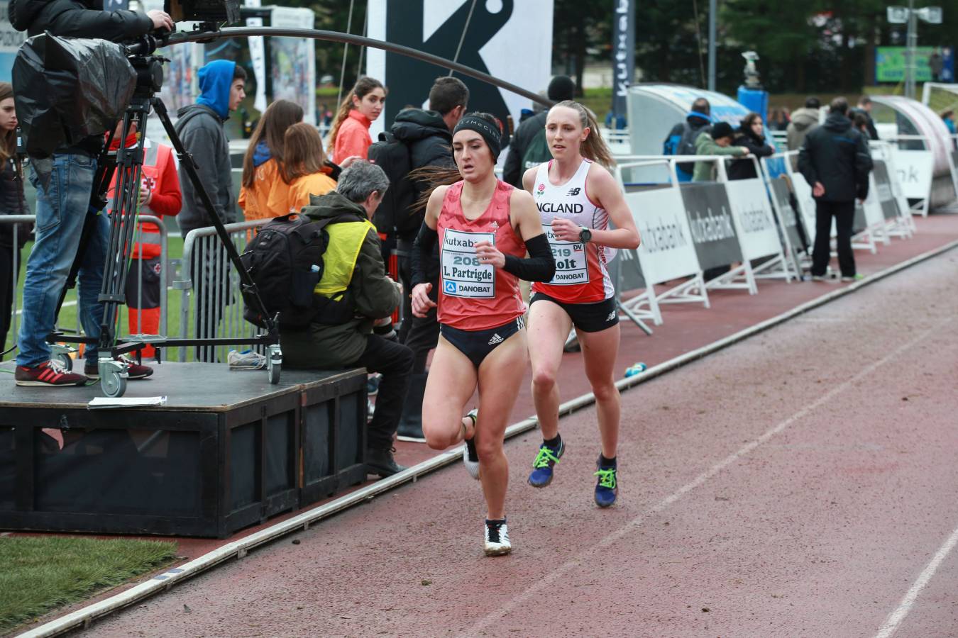 Cerca de mil participantes de diferentes categorías han disfrutado del Cross Juan Muguerza de Elgoibar, una de las mejores pruebas del mundo de campo a través