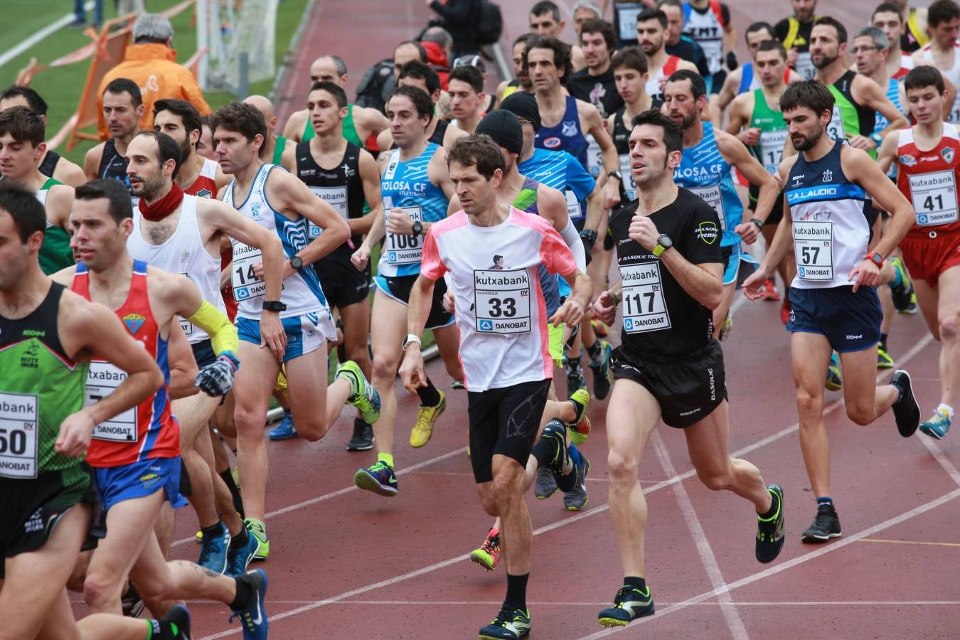 Cerca de mil participantes de diferentes categorías han disfrutado del Cross Juan Muguerza de Elgoibar, una de las mejores pruebas del mundo de campo a través