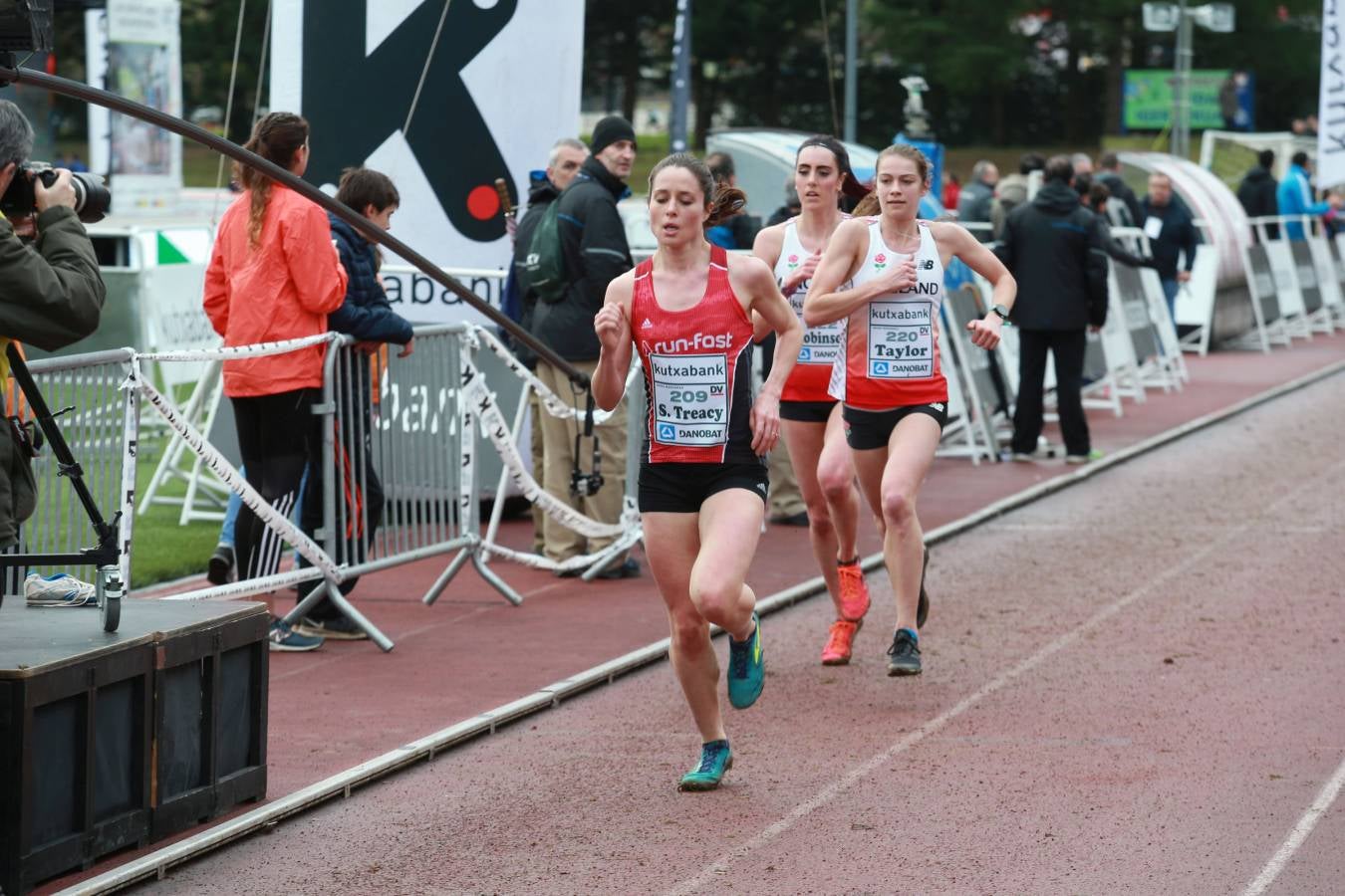 Cerca de mil participantes de diferentes categorías han disfrutado del Cross Juan Muguerza de Elgoibar, una de las mejores pruebas del mundo de campo a través