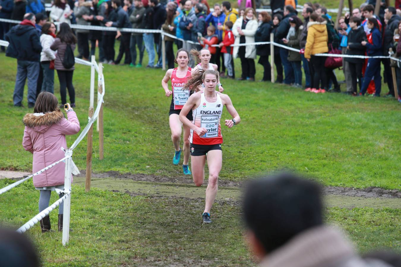 Cerca de mil participantes de diferentes categorías han disfrutado del Cross Juan Muguerza de Elgoibar, una de las mejores pruebas del mundo de campo a través