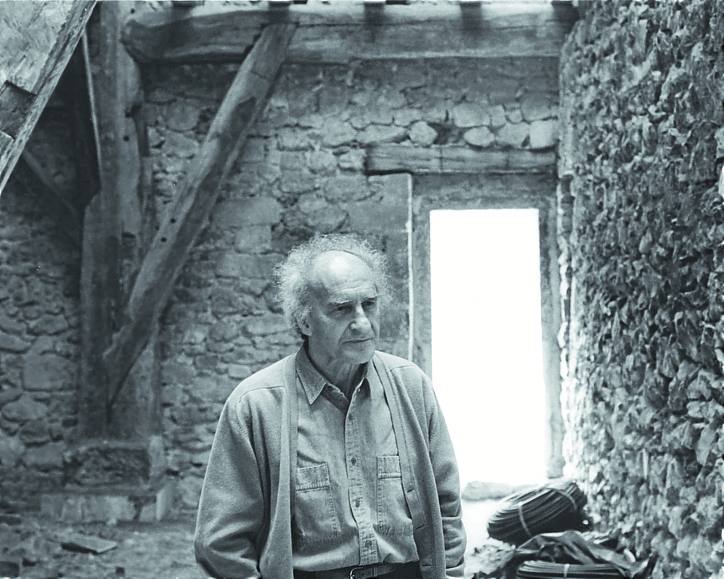 En el interior del caserío, en 1995.