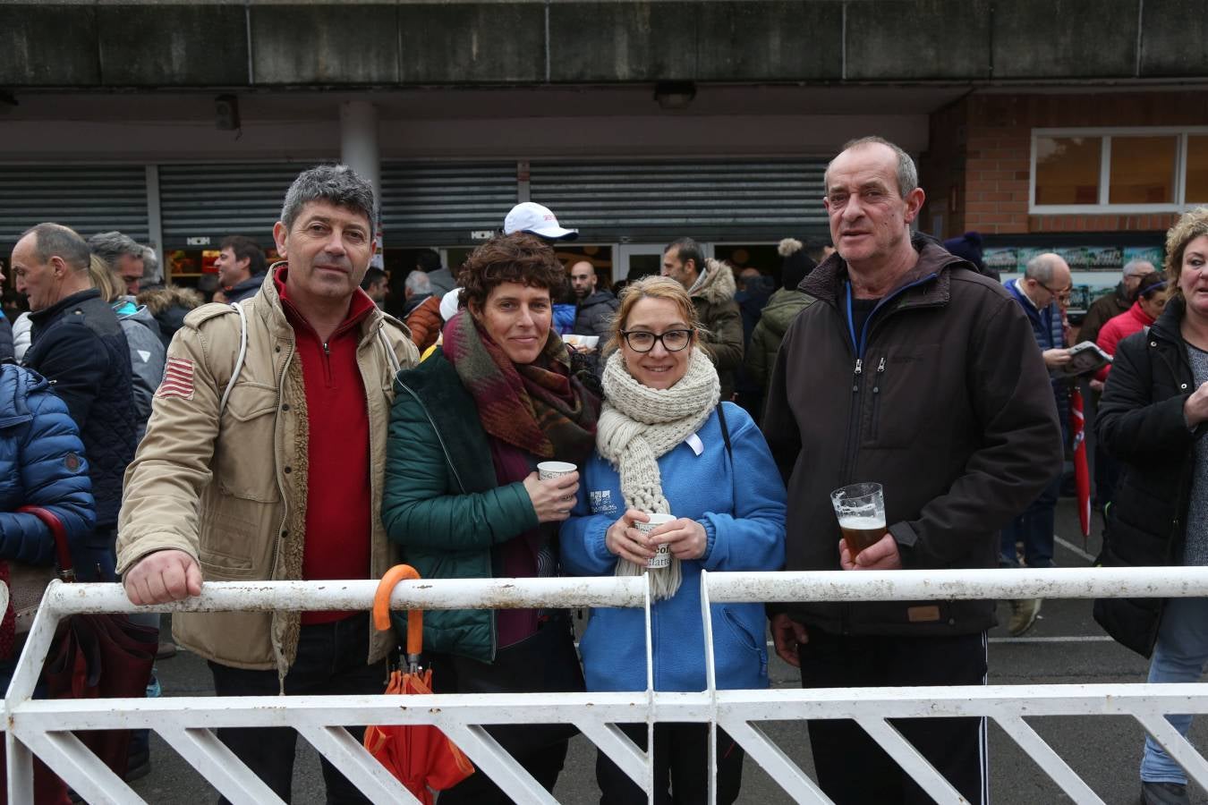 Cientos de aficionados se han acercado a Mintxeta para disfrutar del Cross Juan Muguerza de Elgoibar