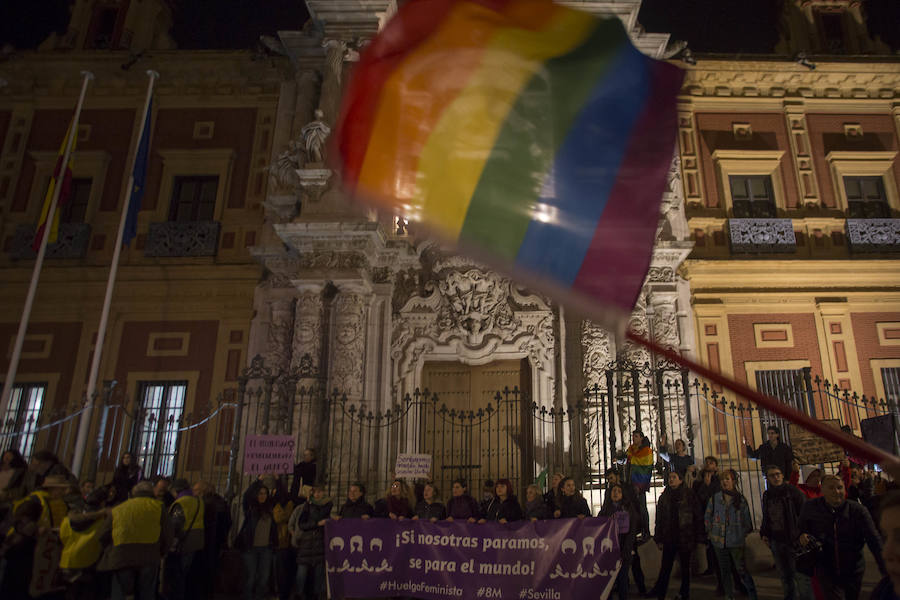 Las feministas lanzaron este martes una amplia movilización en toda España en contra del partido ultraderechista Vox, que causó indignación al denunciar la ley de violencia de género, hasta ahora apoyada de forma unánime por la clase política.