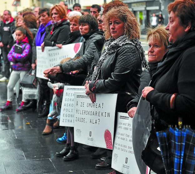 Concentración en Goikoplaza contra la violencia de género con motivo del Día de la Mujer. 