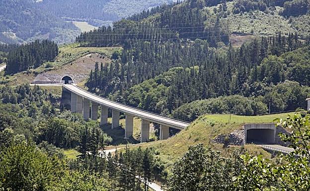 El Gobierno central ve «complicado» que el TAV llegue a Euskadi en 2023