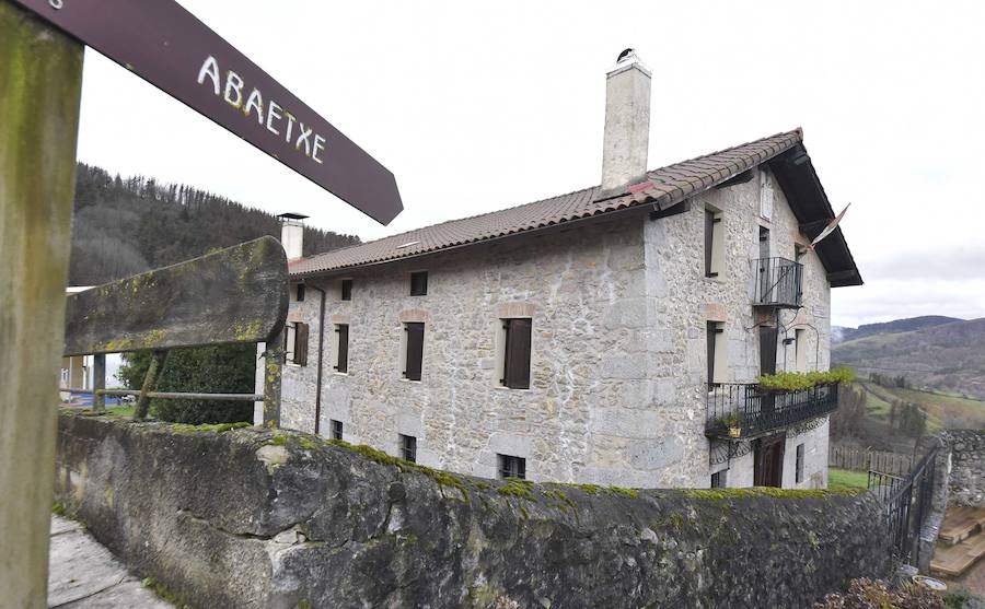 Este barrio de Tolosa se halla en las faldas septentrionales del Balerdi y cuenta con una acusada individualidad geográfica