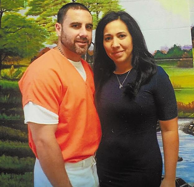 Pablo Ibar con su esposa Tanya Quiñones, en 2016.