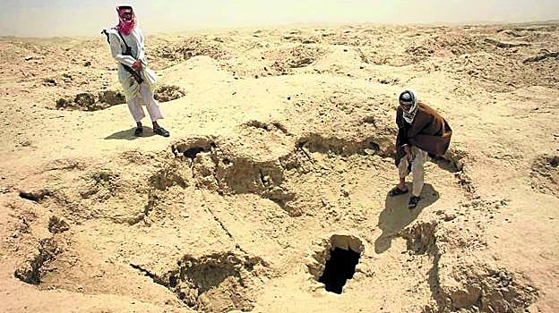 Saqueadores armados buscan tesoros entre las ruinas de Palmira