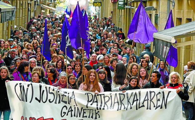 Manifestación que recorrió las calles de Donostia el Día Contra la Violencia de Género.