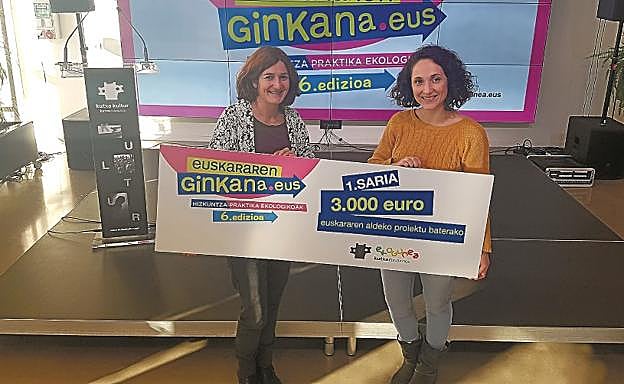 Organizadoras de la ginkana del euskera, durante la presentación de la iniciativa.